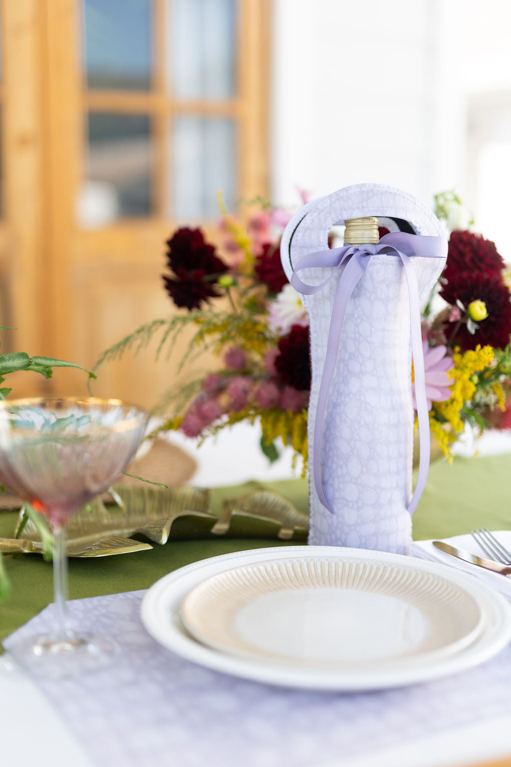 White Alligator Wine Tote